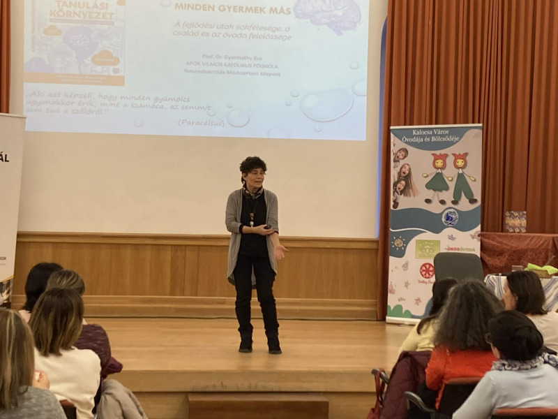 Nagy érdeklődés övezte Gyarmathy Éva előadását a Kamarateremben