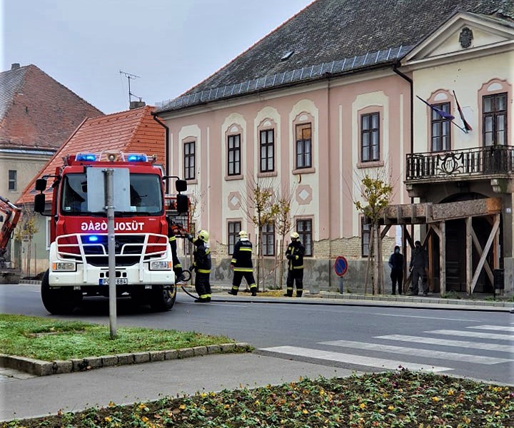 Gázvezetéket vágott át egy gép - A főutcát lezárták